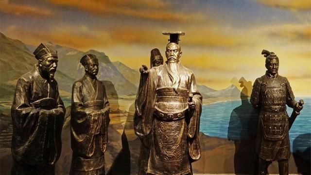 秦始皇根据记载应该没有后代,秦国姓赢的和姓赵的(宗室)后代不少.