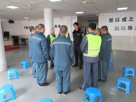 监狱里的语言表达 监狱人民警察每天都要通过讲话来与罪犯沟通,个别