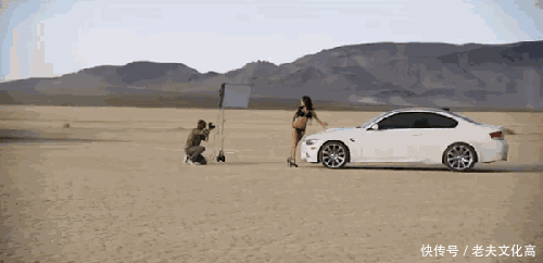 搞笑gif:哥们这样对女友,说不定哪天就玩坏分手了