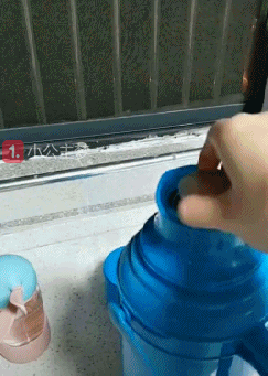 搞笑gif图:这个伴娘不好惹,伴郎直接叫苦不迭!
