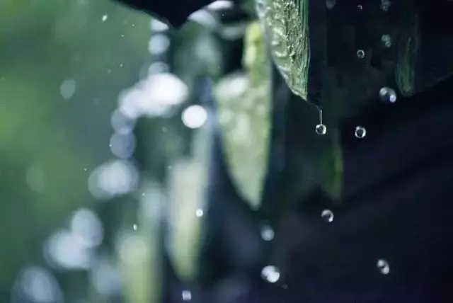 古屋听雨 ,悠长悠长
