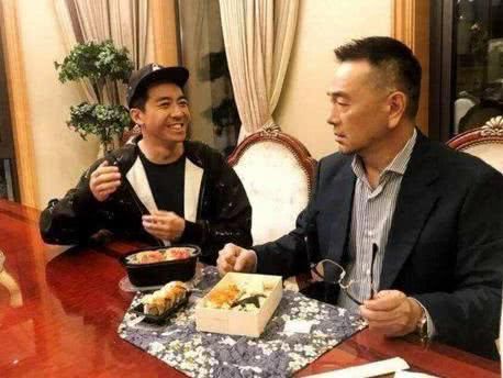 62岁老戏骨张晨光近照,与二婚妻子两地分居,对绯闻回应太霸气