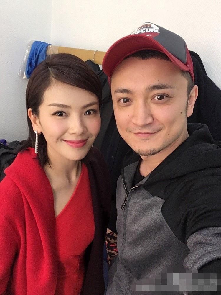 35岁央视主持帅哥尼格买提,老婆漂亮像混血女神,父母的基因强大