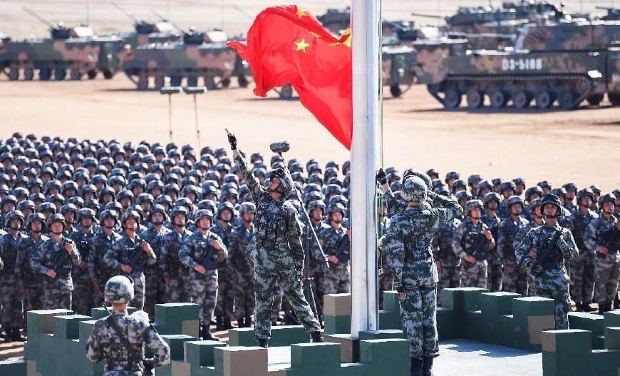 西方人问:中国军队真的这么弱吗?没料到一位美国人竟敢说出真话