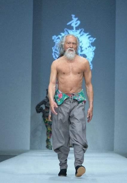 82岁网红王德顺和妻子近照曝光,网友:难怪他们能白头到老了!