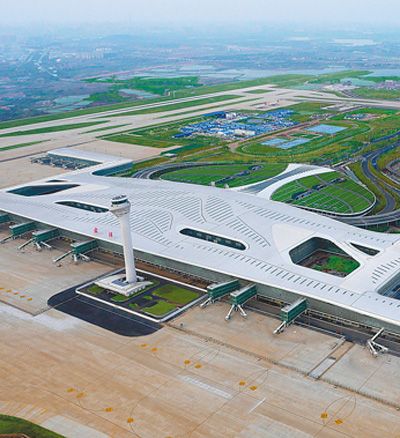 由中建三局承建的武汉天河机场t3航站楼即将启用,状如凤凰展翅.