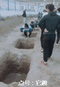 搞笑gif:这么小的孩子,怎么这么恨胖呢?