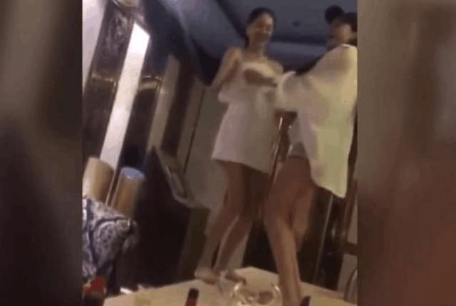 俩美女在ktv喝醉后做出这些举动,网友:下次把我带上