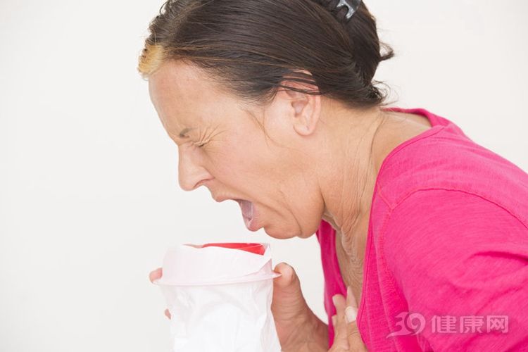 咳嗽,吞咽困难,这些症状都提醒一件事:你得食道癌了!