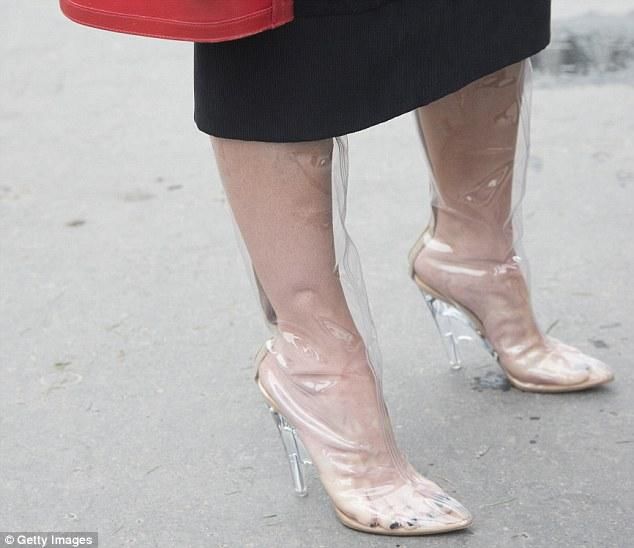 警惕透明高跟鞋潮流 可导致水泡和慢性脚臭