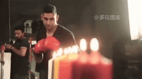 搞笑gif:脱条裤子而已,还那么多花式,你累不累?