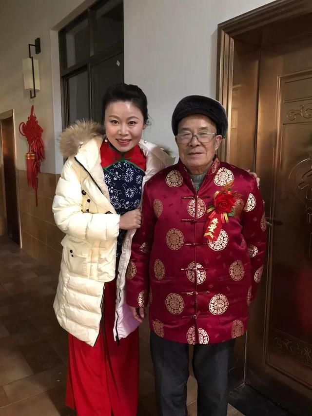 草帽姐徐桂花真的被封杀了吗?春节期间还在表演节目