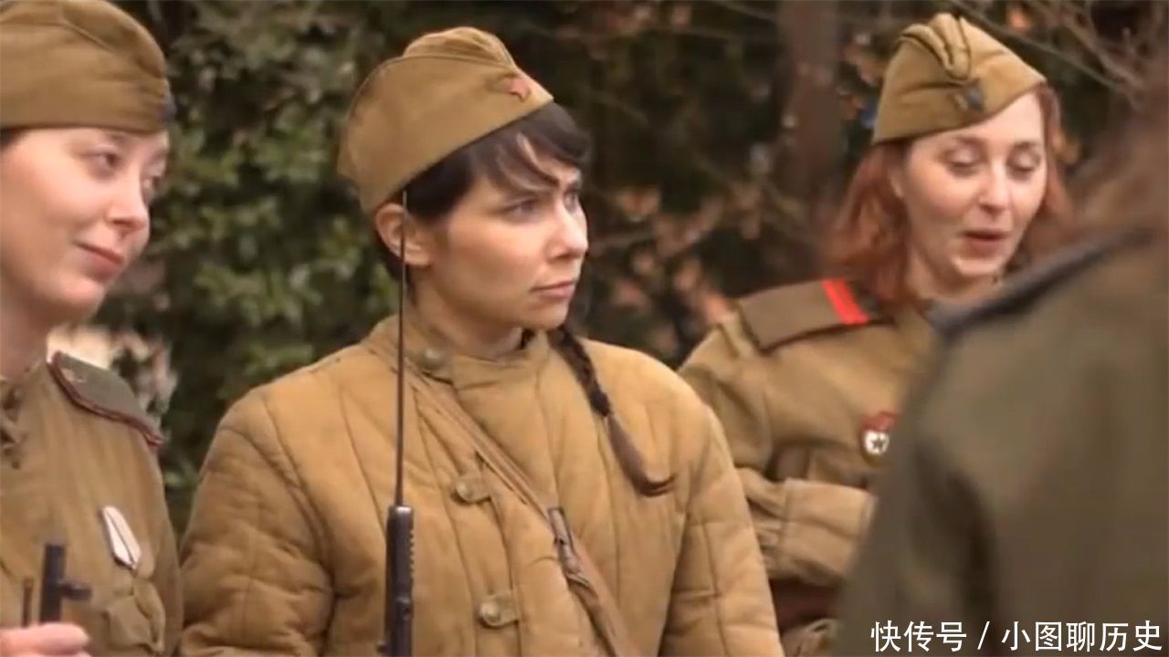 二战时期,苏联派女兵上战场,为何配备行动不便裙子高跟鞋?