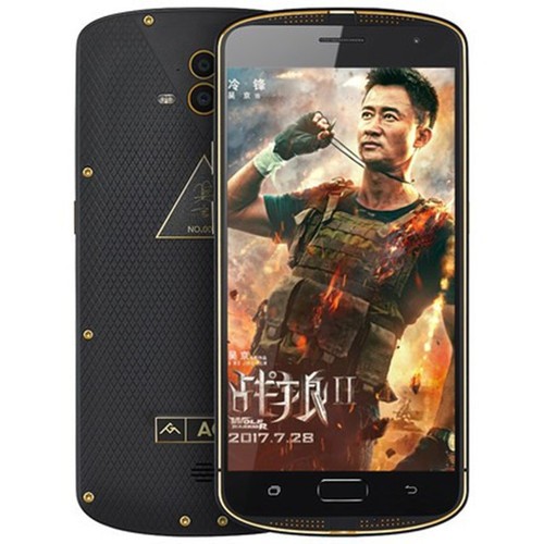 《战狼2》的周边产品也逐渐多了起来,近日吴京代言的agm户外手机就