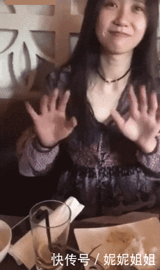 搞笑gif:妹子的骨骼惊奇,一看就知道不是一般人