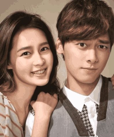 与此同时,李易峰也宣布了恋情,李沁就是他的女朋友,他还说自己这辈子