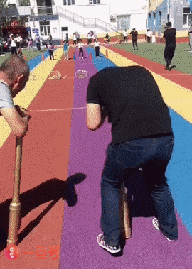 搞笑gif:颜值高就是不一样,出糗了都那么养眼!