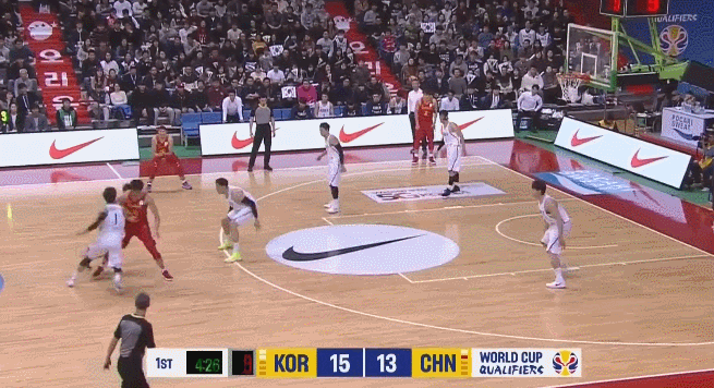 孙铭徽突破上篮