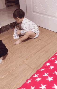 搞笑gif:走t台最重要的是自信,看到没?