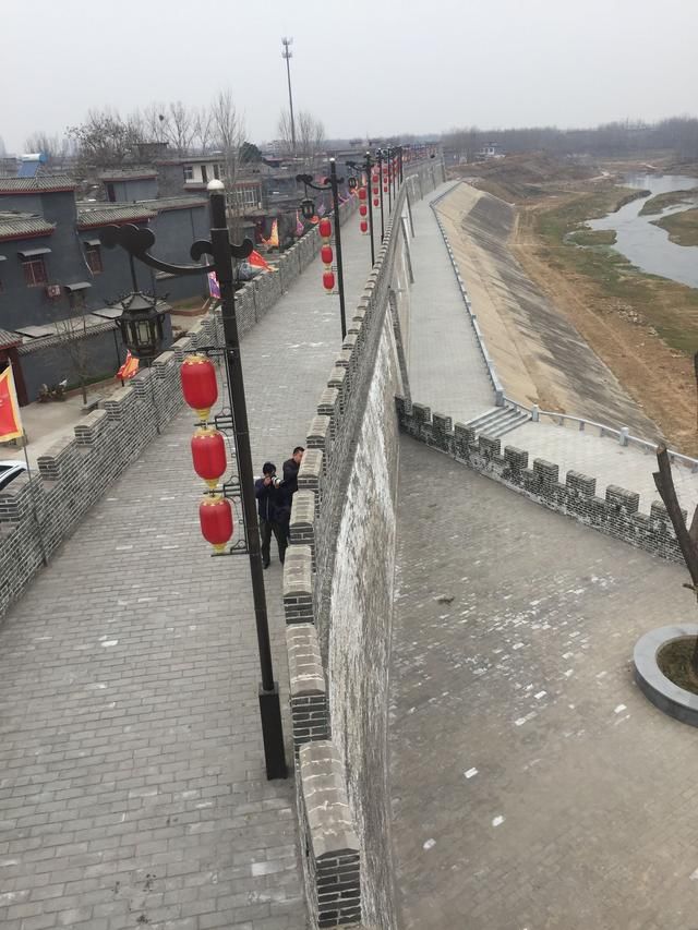 5公里古城墙和九座古城门的恢复重建.