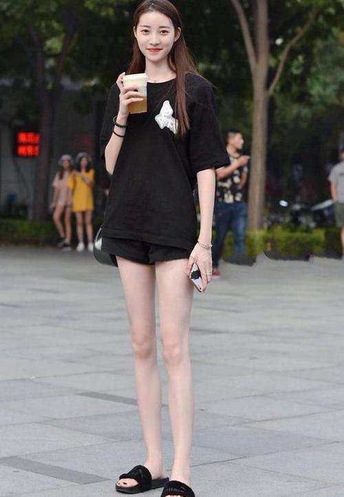 大长腿女生的时尚, 拥有这么笔直修长的美腿, 就是一种自信