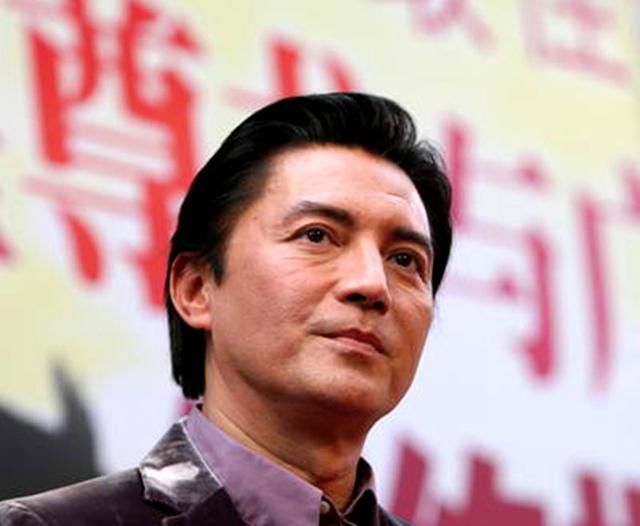 后来的尊龙遇到了生命中的伯乐,在伯乐黄玉美的帮助下,靠着关系让他