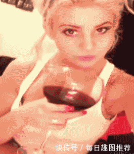 搞笑gif图:智商是硬伤,哥哥我劝你回家睡觉吧!