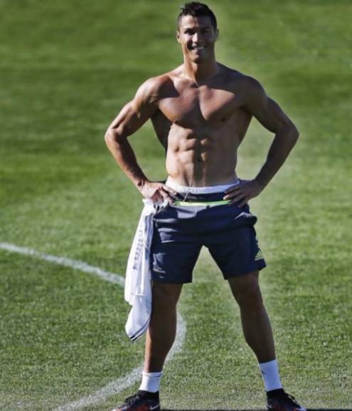 cristiano ronaldo 人称c罗 1985年出生于葡萄牙 拥有标准的 80公斤