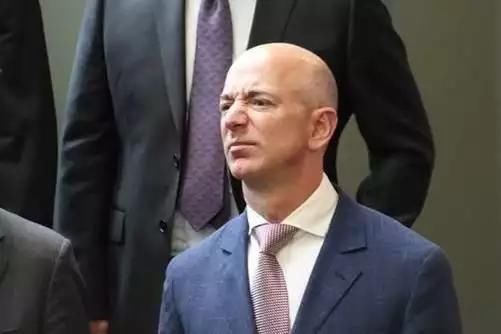 世界上最有钱的人vs世界上最有权势的人