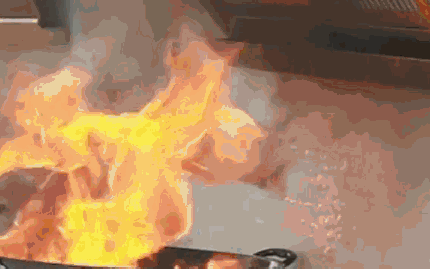 然后使用干粉灭火器扑灭明火,如果使用水灭火,可能会有触电的危险.