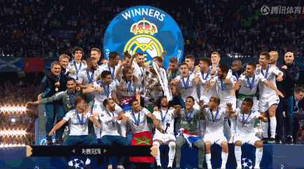 gif-悲喜两重天!红军罪人含泪致歉球迷 皇马列队致敬齐祖