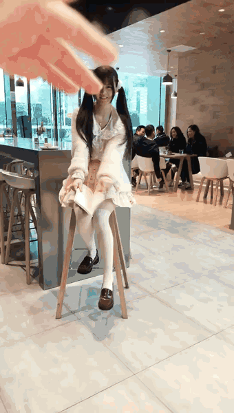 全球搞笑gif:没想到你是这样的吕布,貂蝉真是爱错你了