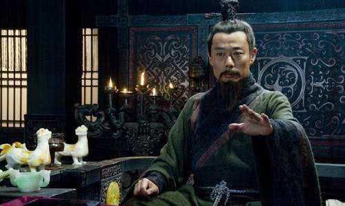 当年刘备依附于曹操时,程昱献计要杀掉刘备,这在当时有征服天下雄心的