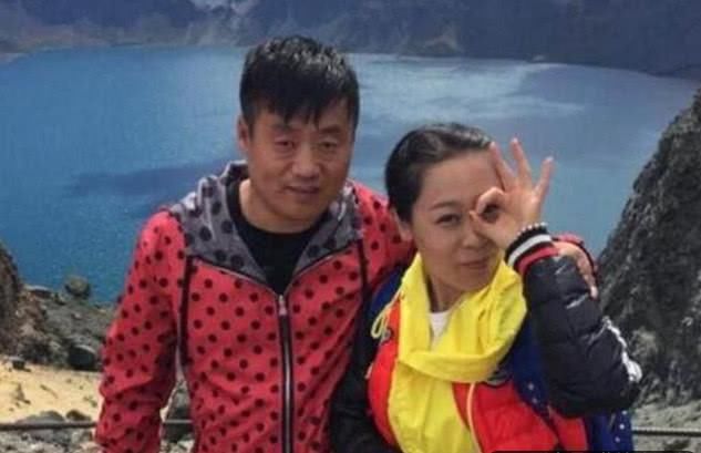 宋晓峰老婆,冯巩老婆,沈腾老婆,宋小宝老婆,你最羡慕哪一对?