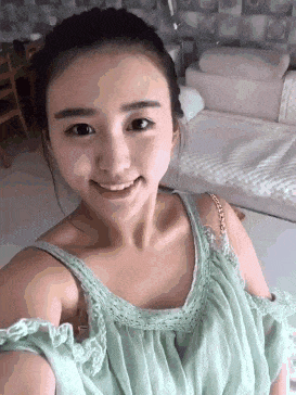 爆笑gif图:你干什么, 快把门关上, 太尴尬了