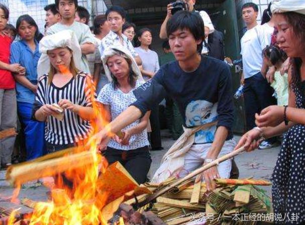 高秀敏骨灰安放仪式,雷恪生闫学晶出席,旧爱何庆魁和前妻重归于好
