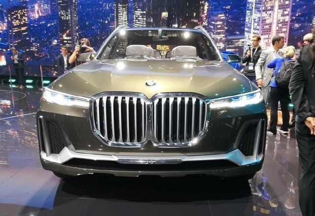 近日从海外媒体出曝光了一组宝马x7量产版车型,在美国斯帕坦堡工厂