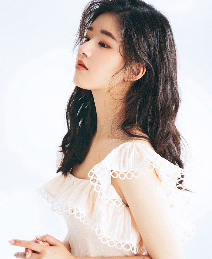赵露思清纯唯美写真图片