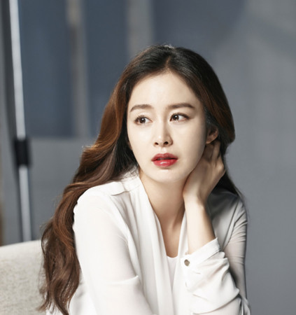 据台湾媒体报道,韩国女星金泰希1月嫁给老公rain,两人赶造人进度,5月