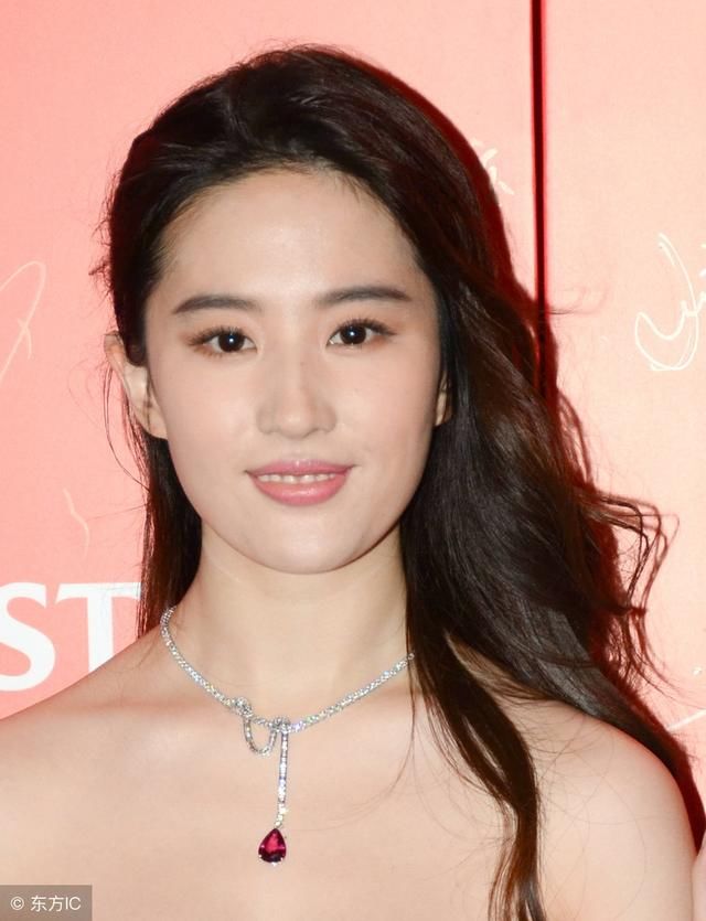 刘亦菲是我非常喜欢的一位女明星,颜值还在上升,无法理解.