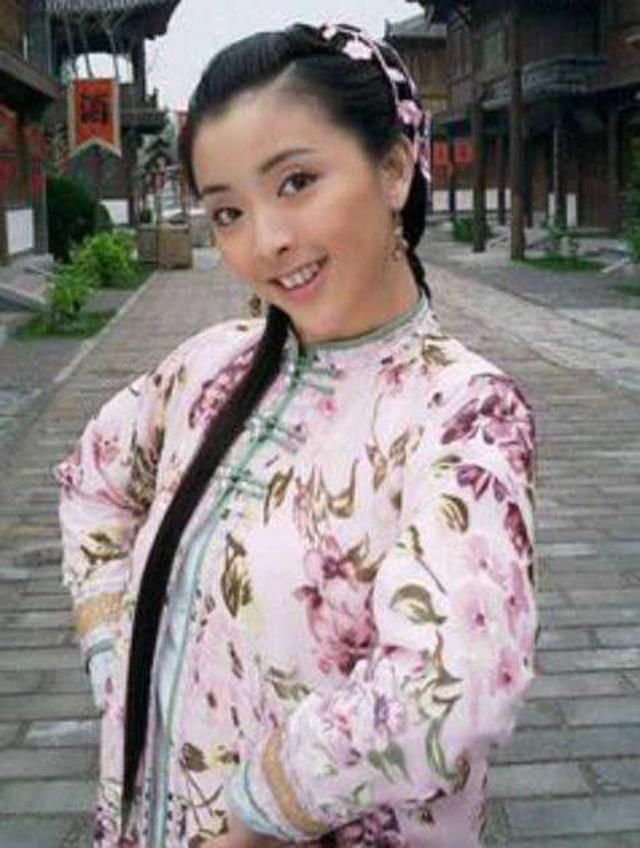 之后,22岁的时候,黄小蕾就搭档林志颖,胡军,刘亦菲的《天龙八部》西夏