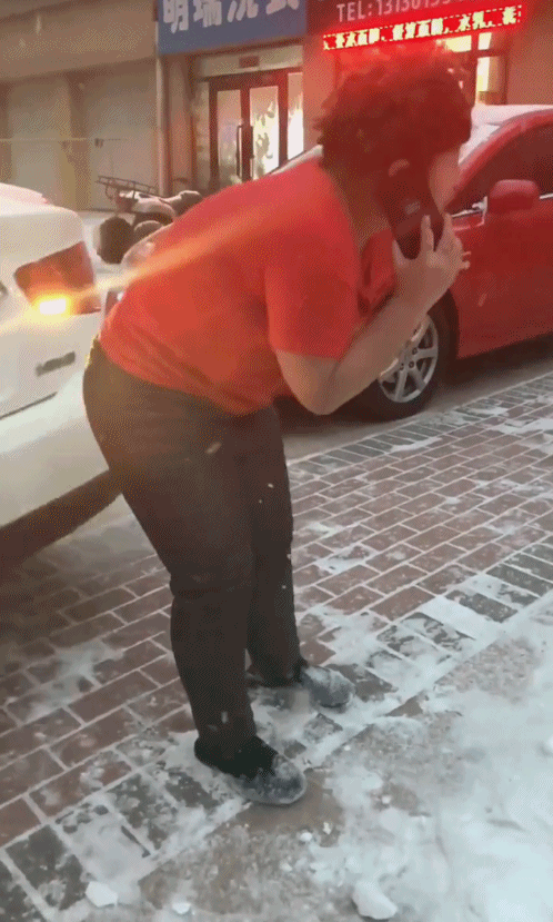 搞笑gif:这年头连萝卜都开始想变成人样了!
