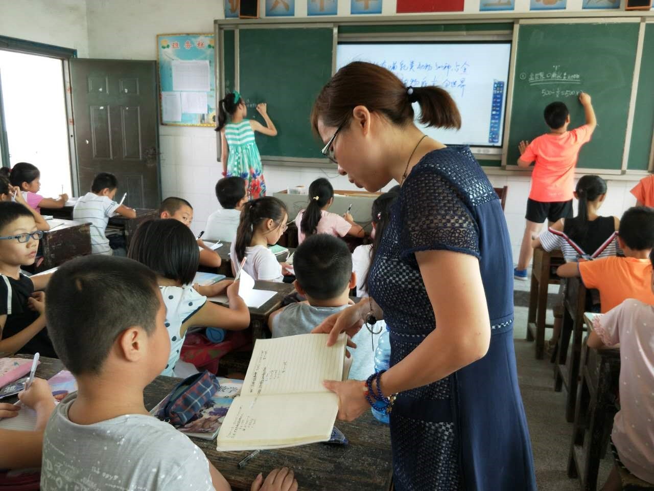 默默无闻写春秋——记衡南县星火实验小学教导主任谢朝阳