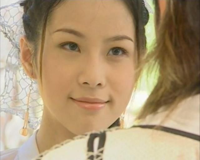 而刚刚杀青的新版《倚天屠龙记》,黄衫女子则是由赵韩樱子所饰演↓