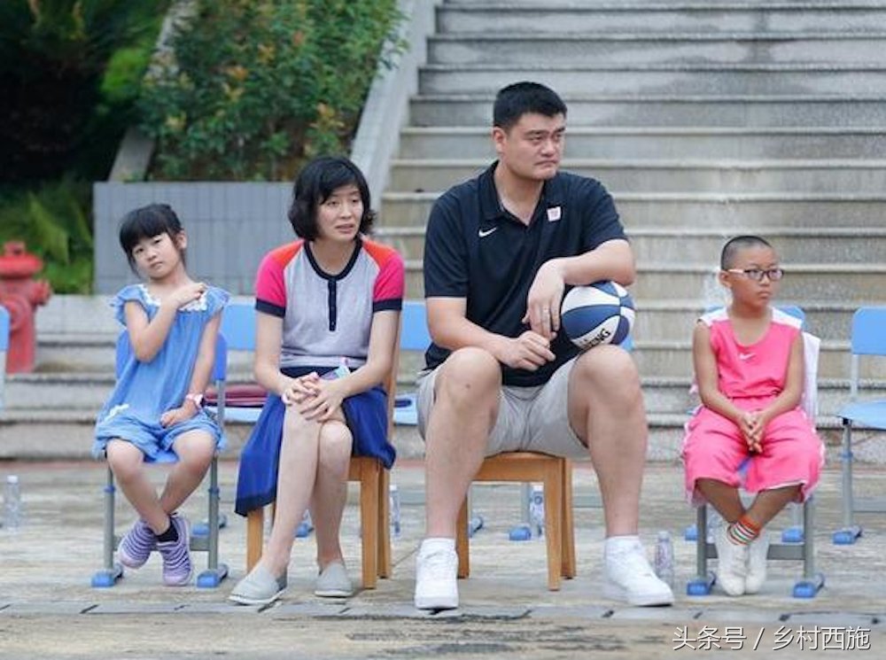 姚明全家近照,妻子称压力大,为美籍女儿在上海购千万顶级豪宅