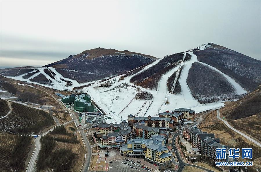 这是张家口市崇礼区太舞滑雪场(1月5日无人机拍摄).