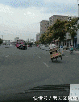 搞笑gif: 就是这股味道, 熟悉的铜臭味-北京时间