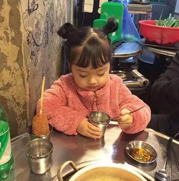一个可爱得一批的小女孩!