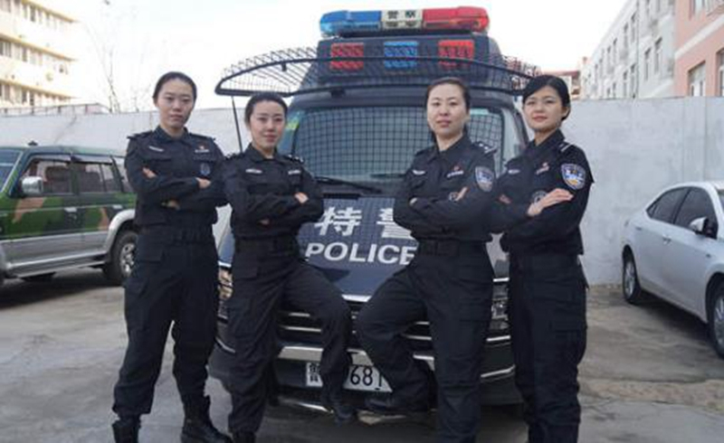 青岛铁路公安处特警支队共有5名女特警,她们是许晓阳,宿梦梅,张琳