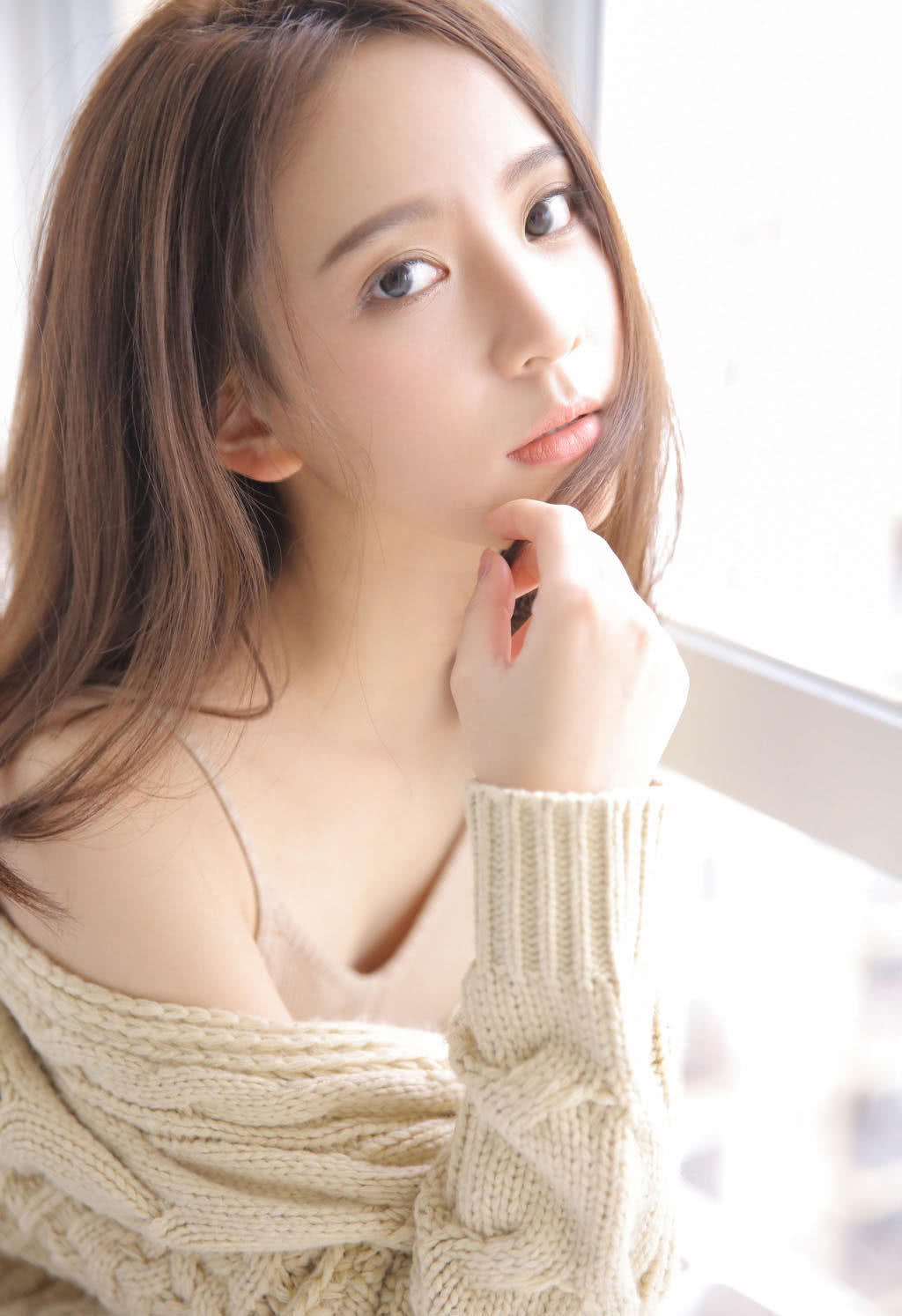 人像摄影:美女这个眼神是什么意思?对生活充满信心还是失望?